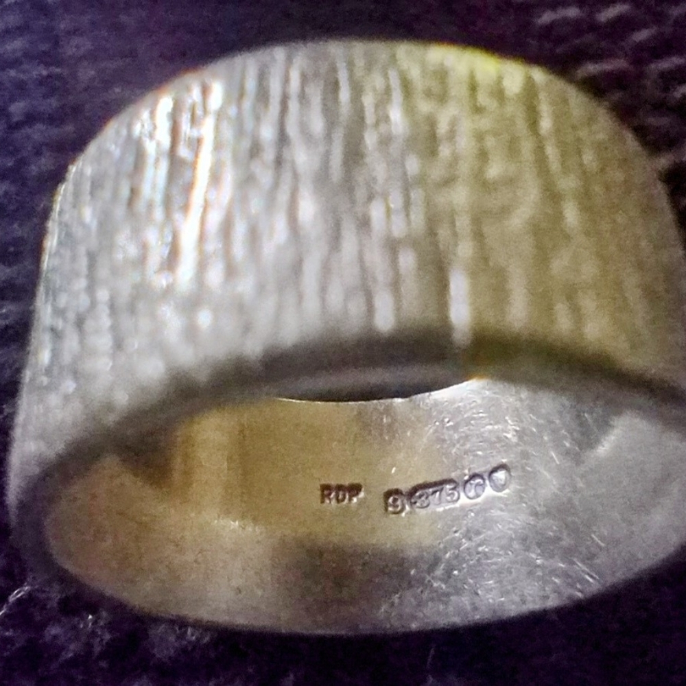 9k white gold tree bark ring